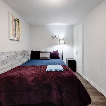 토론토 Bright Parkdale Court - Little Portugal W/ Free Parking 아파트 외부 사진